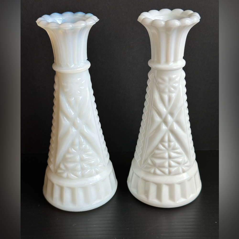 6” Milk Glass Bud Vases PAIR Stars and Bars Vintage 1960’s MCM Anchor Hocking